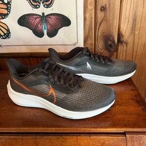 Womens New Nike Pegasus 39 Size 8.5B Running Shoes Dk Smoke Grey/Metallic Copper